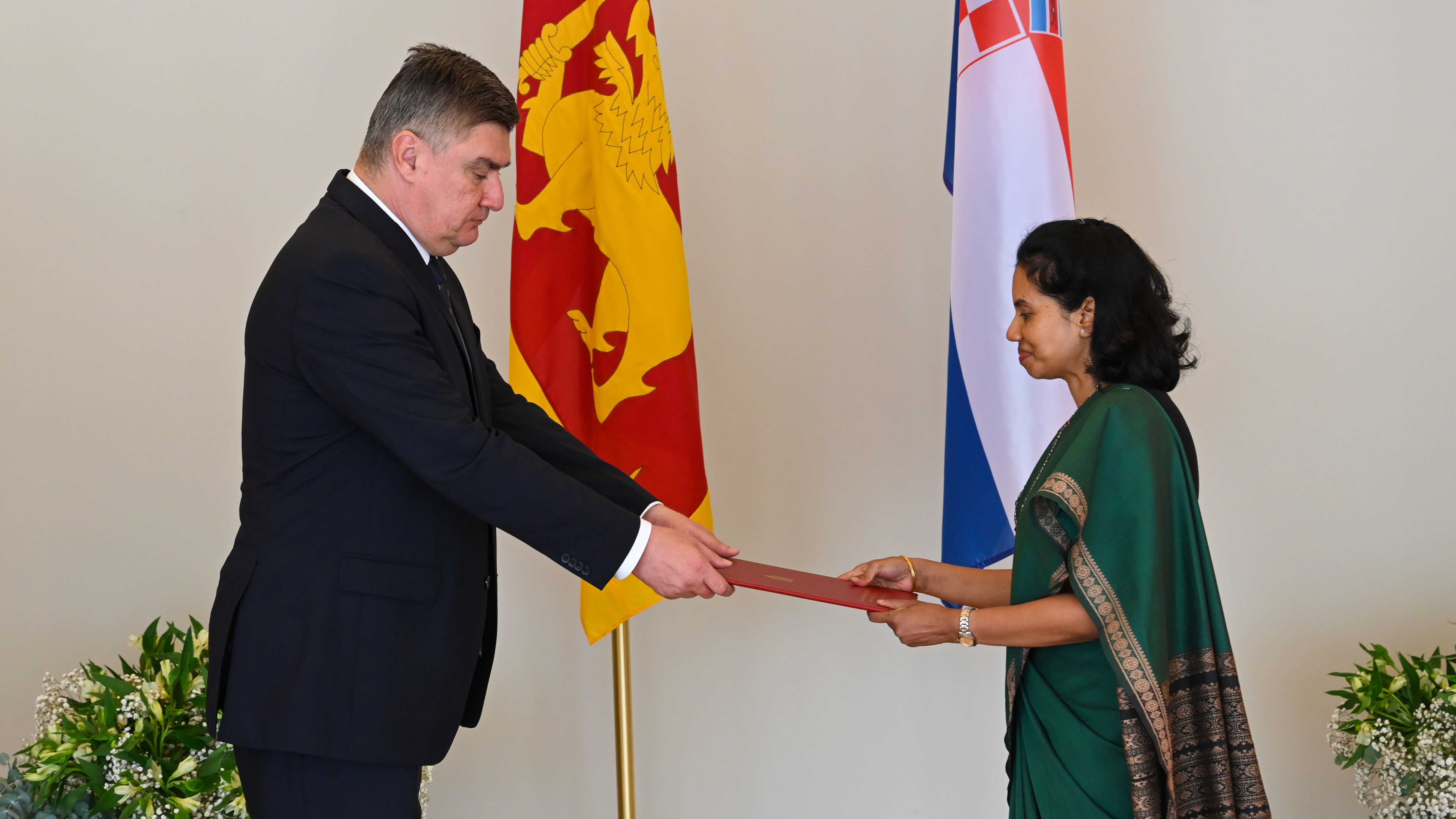Ambassador of the Democratic Socialist Republic of Sri Lanka Presents ...
